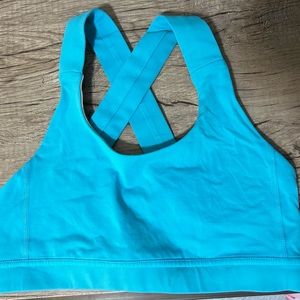 Lululemon cross back adjustable sports bra, size 6